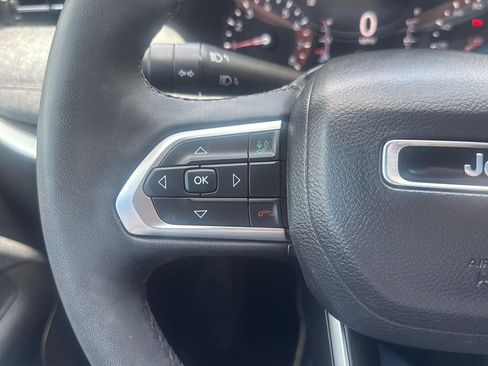Used 2023 Jeep Compass Latitude AWD/4WD image 17