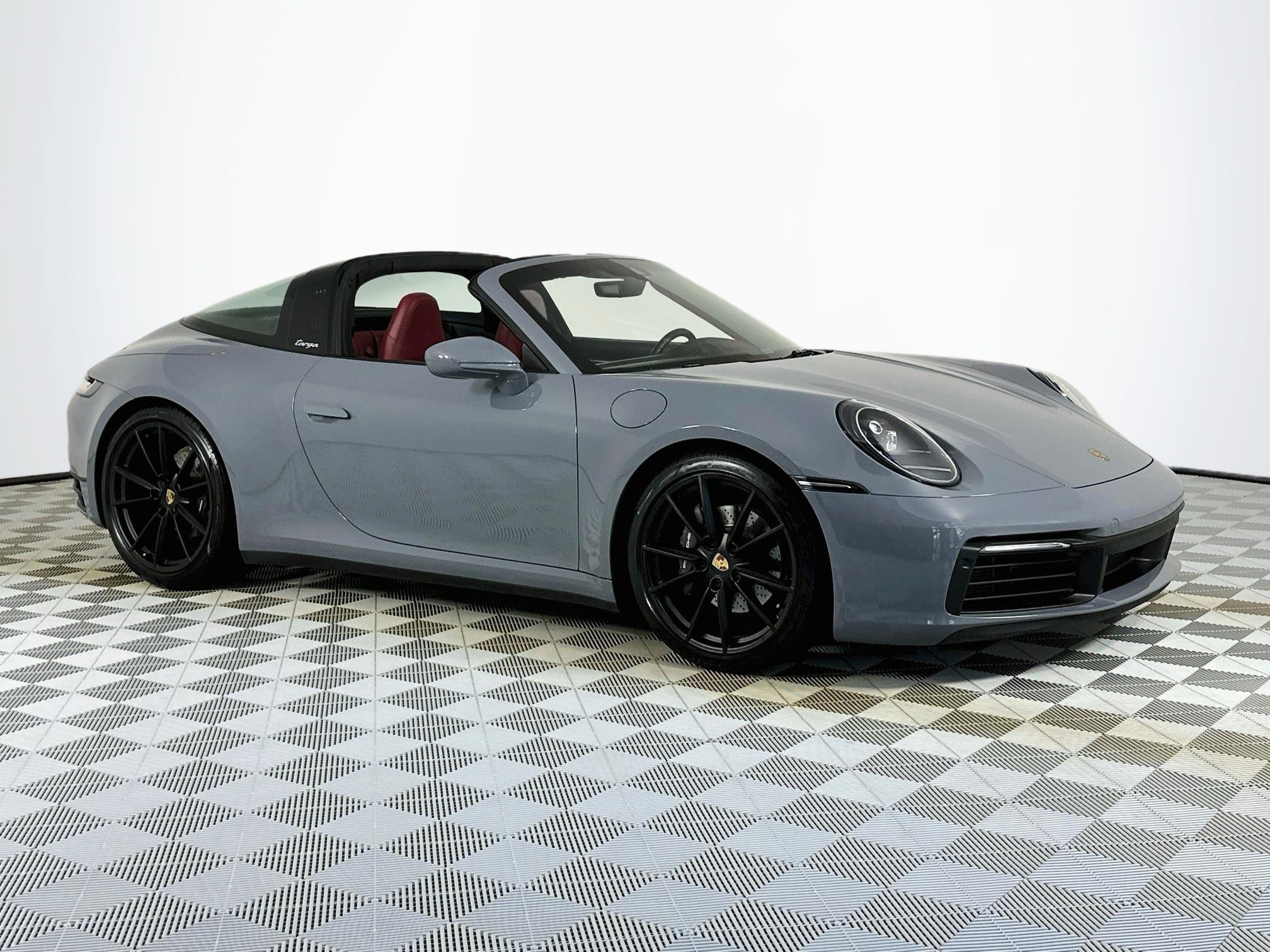 Used 2024 Porsche 911 Targa 4 AWD/4WD image 3