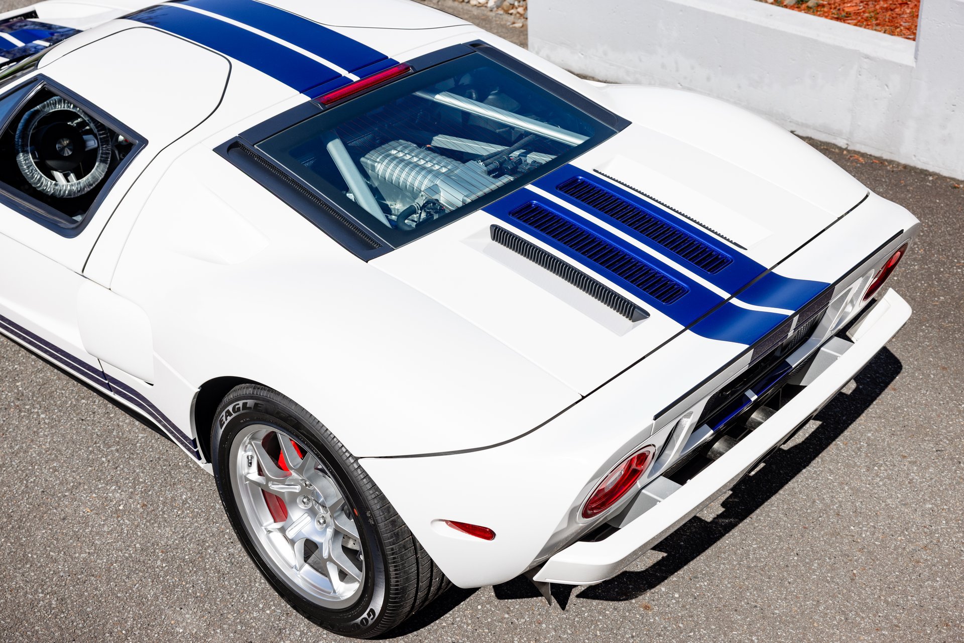 Used 2006 Ford GT RWD image 36