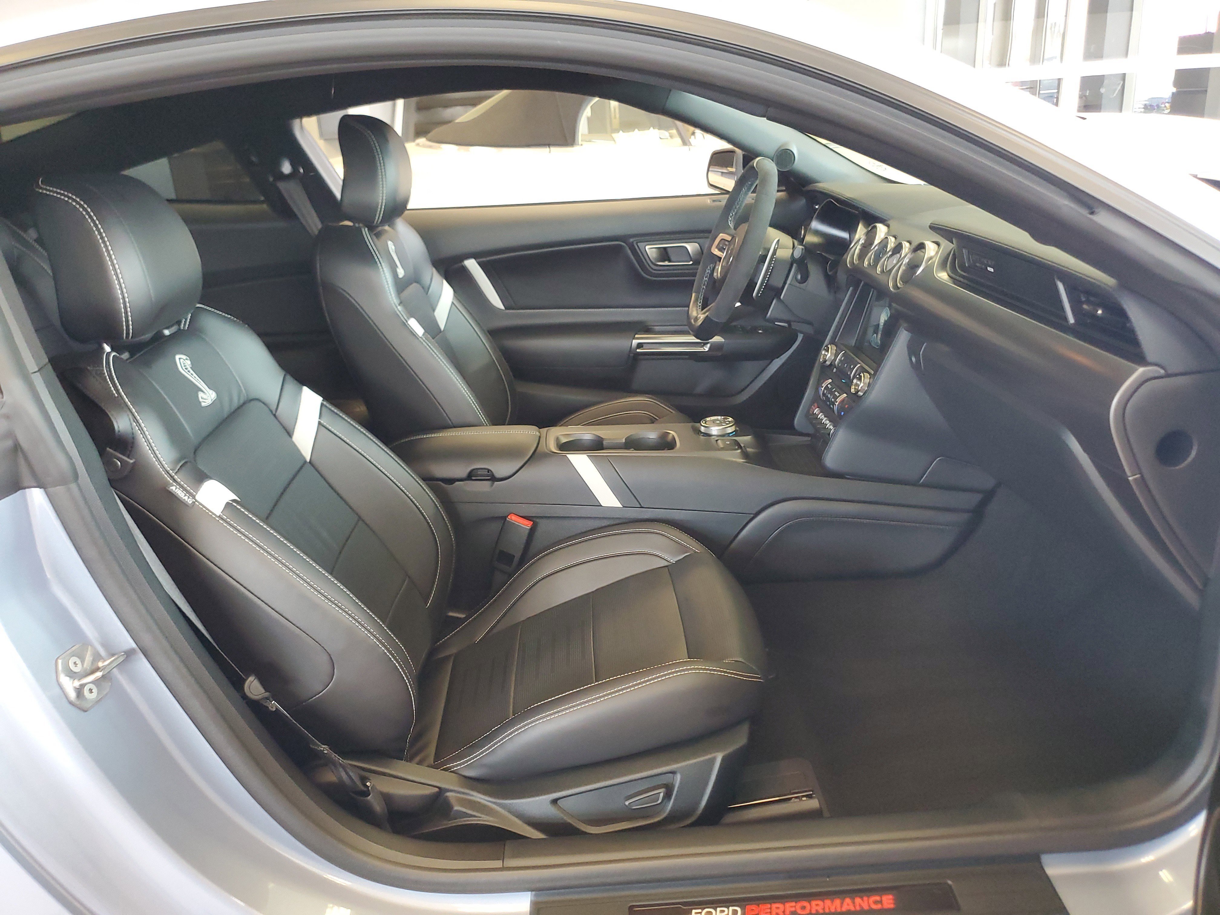 Used 2022 Ford Mustang Shelby GT500 RWD image 9