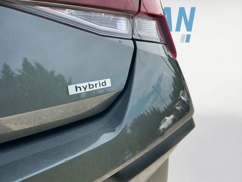 Used 2025 Hyundai Elantra Limited FWD image 23