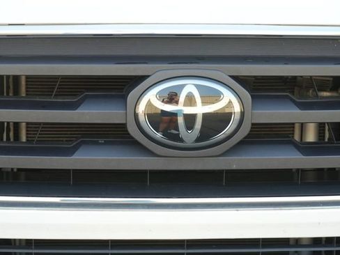 Used 2022 Toyota Tacoma SR5 RWD image 4