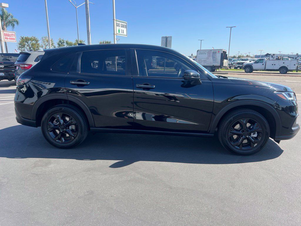 Used 2025 Honda HR-V LX image 8