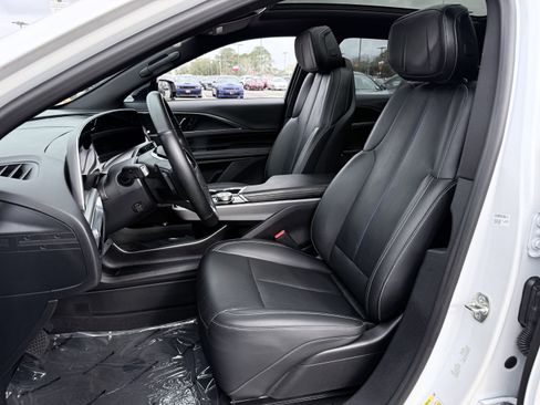 Used 2024 Cadillac Lyriq Sport image 33