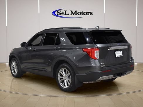 Used 2020 Ford Explorer XLT w/ Equipment Group 202A AWD/4WD image 5