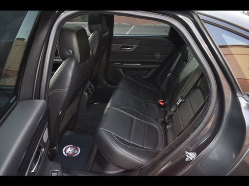Used 2016 Jaguar XF S image 18