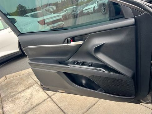 Used 2019 Toyota Camry SE FWD image 13