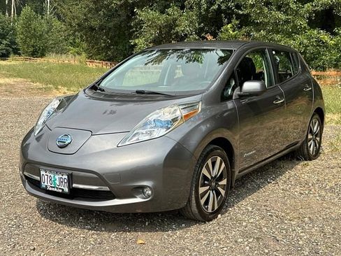 Used 2016 Nissan Leaf SL w/ Premium Package FWD image 4