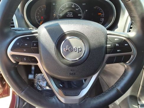 Used 2018 Jeep Grand Cherokee Altitude AWD/4WD image 26