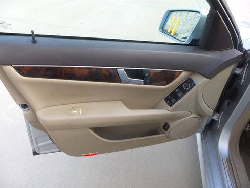 Used 2013 Mercedes-Benz C 250 Sport image 34