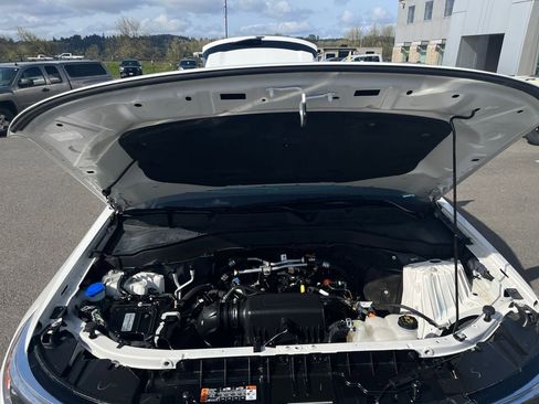 Used 2024 Ford Explorer XLT w/ Equipment Group 202A image 28