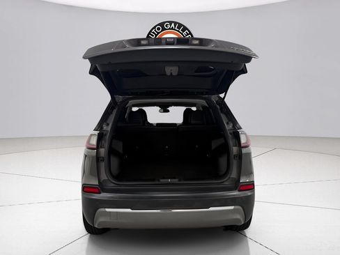Used 2019 Jeep Cherokee Limited FWD image 9