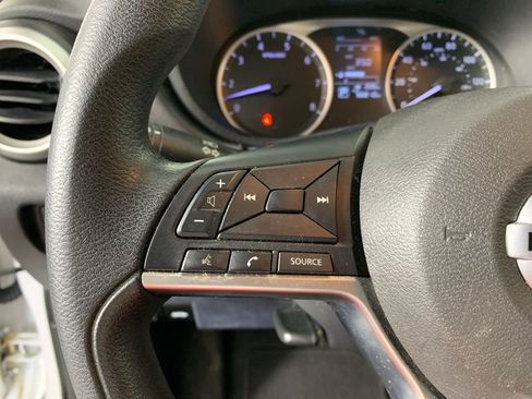 Used 2022 Nissan Versa S FWD image 18