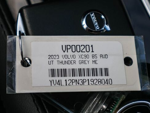 Used 2023 Volvo XC90 B5 Plus w/ Protection Package Premier image 40