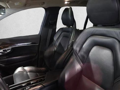 Used 2017 Volvo XC90 T6 Momentum w/ Vision Package image 21