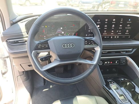 Used 2025 Audi Q5 Premium w/ Convenience Package AWD/4WD image 10
