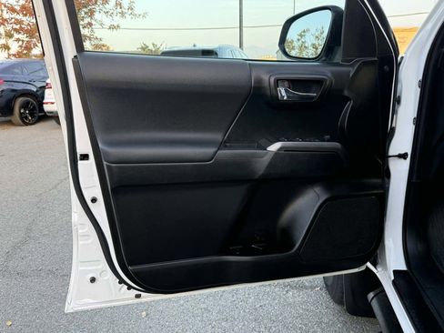 Used 2021 Toyota Tacoma TRD Off-Road image 28