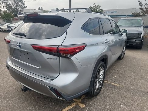 Used 2021 Toyota Highlander Platinum AWD/4WD image 13