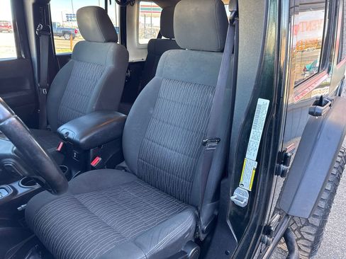 Used 2012 Jeep Wrangler Unlimited Rubicon w/ Connectivity Group image 12