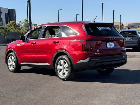 Used 2023 Kia Sorento LX FWD image 3