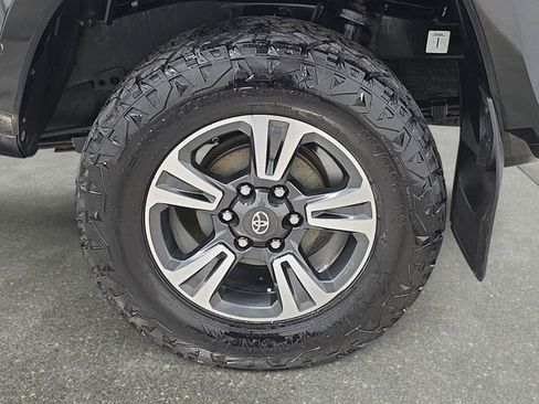 Used 2016 Toyota Tacoma TRD Sport w/ Towing Package AWD/4WD image 31