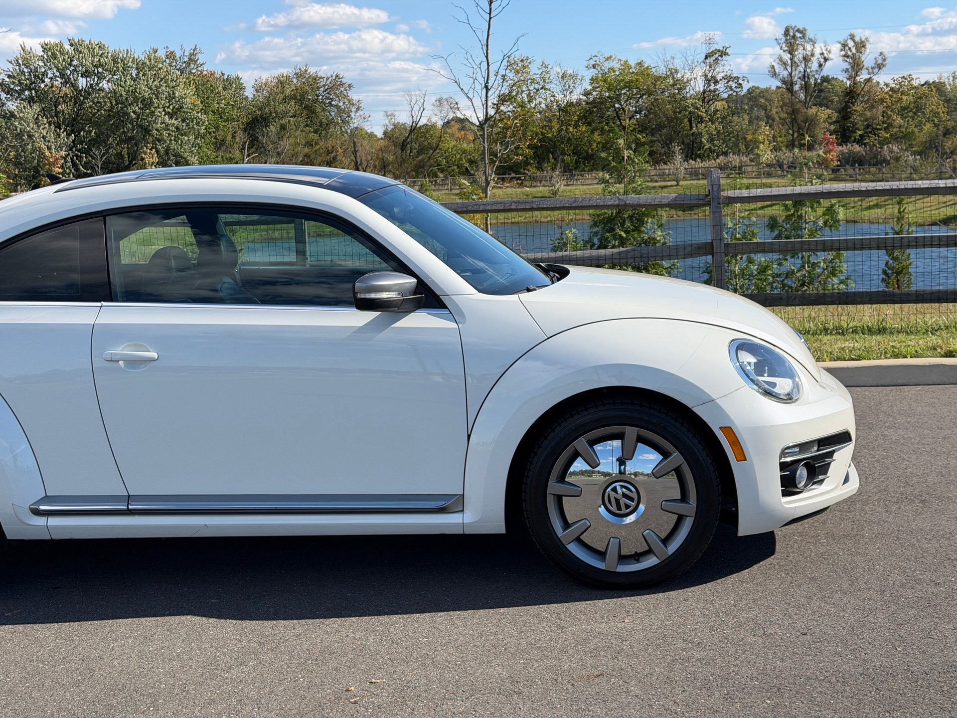 Used 2014 Volkswagen Beetle TDI FWD image 16