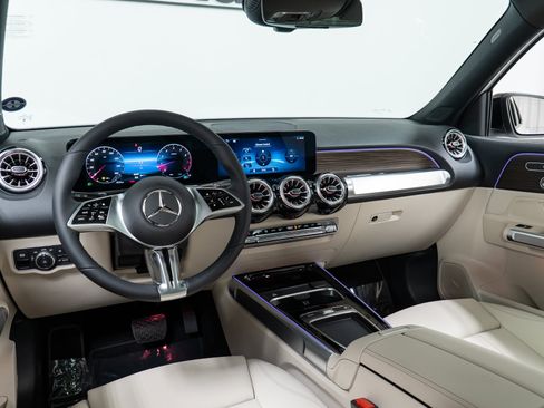 New 2026 Mercedes-Benz GLB 250 4MATIC image 16