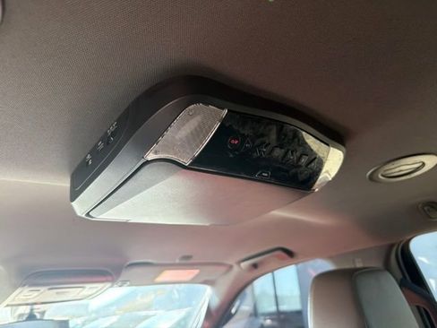 Used 2022 GMC Yukon XL SLE w/ Gmc Pro Safety Plus Package AWD/4WD image 9