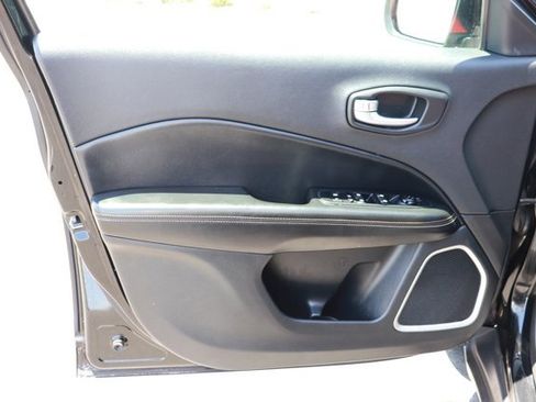 Used 2020 Jeep Compass Latitude FWD image 9