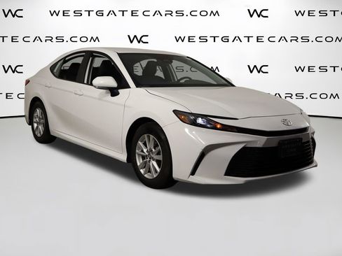 Used 2025 Toyota Camry LE image 32