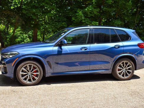 Used 2022 BMW X5 xDrive40i w/ M Sport Package AWD/4WD image 3