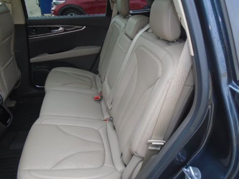 Used 2022 Lincoln Nautilus Reserve w/ Equipment Group 201A AWD/4WD image 3