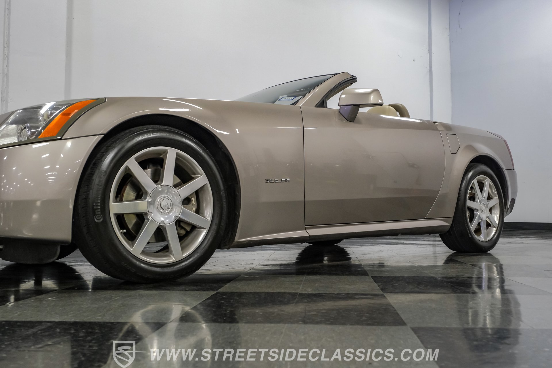 Used 2005 Cadillac XLR RWD image 22