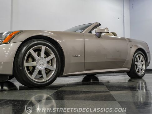 Used 2005 Cadillac XLR RWD image 22