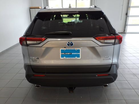 Used 2022 Toyota RAV4 XLE Premium image 6