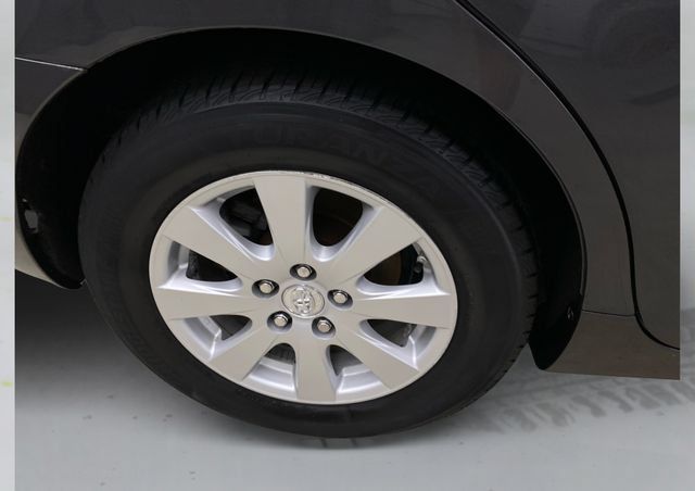 Used 2007 Toyota Camry XLE FWD image 18