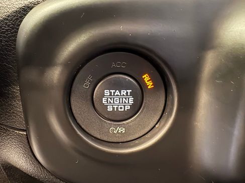 Used 2018 Jeep Wrangler Unlimited Sport AWD/4WD image 29