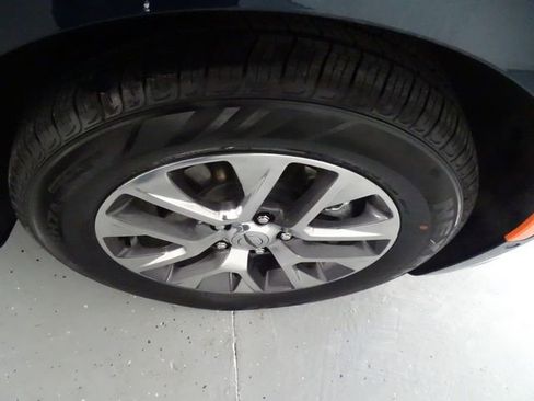 Certified 2023 Chrysler Pacifica Pinnacle image 33