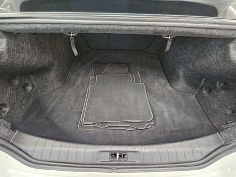 Used 2018 Nissan Maxima SR w/ Interior Lighting Package image 15