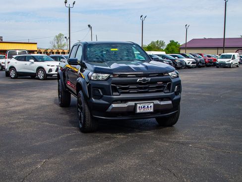 Used 2024 Chevrolet Colorado Trail Boss w/ Technology Package image 10