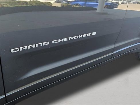 Used 2024 Jeep Grand Cherokee L Overland w/ Luxury Tech Group IV image 10