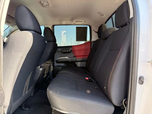 Used 2019 Toyota Tacoma 2WD Double Cab image 24