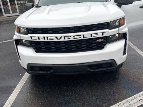 Used 2021 Chevrolet Silverado 1500 Custom image 1