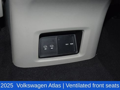 Used 2025 Volkswagen Atlas SE FWD image 29