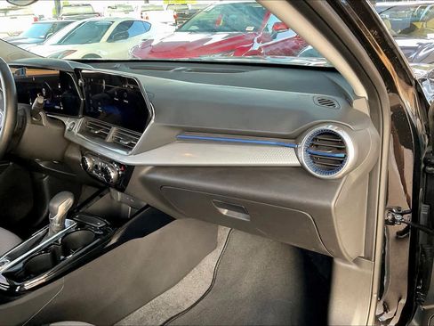 Used 2024 Chevrolet Trax LT w/ LT Convenience Package image 18