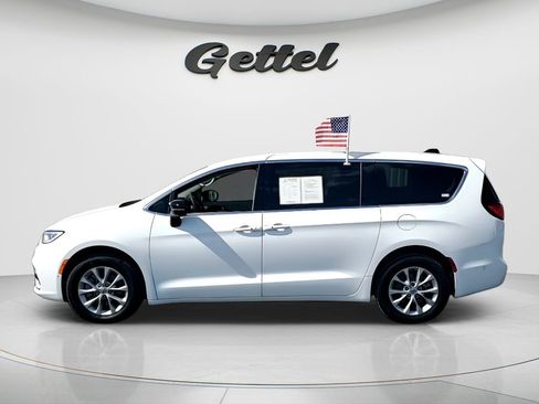 Used 2024 Chrysler Pacifica Touring-L AWD/4WD image 15