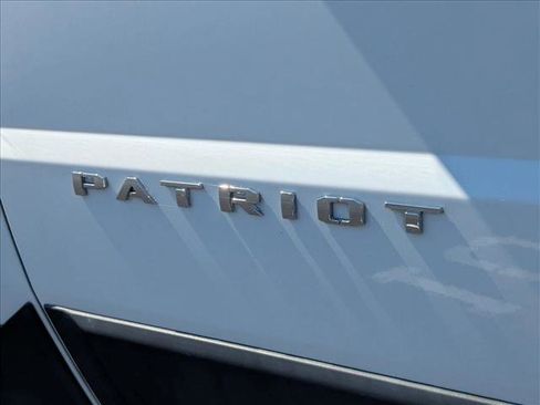 Used 2016 Jeep Patriot Latitude AWD/4WD image 13