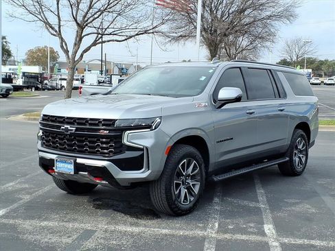 Certified 2024 Chevrolet Suburban Z71 w/ Luxury Package image 3