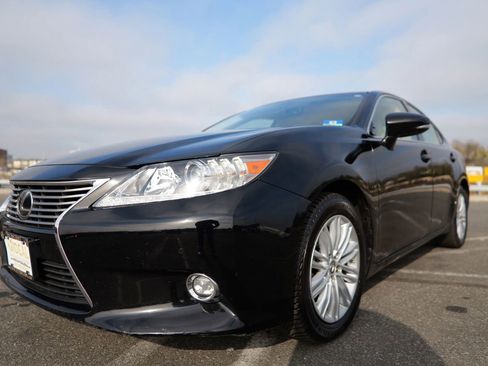 Used 2014 Lexus ES 350 w/ Luxury Package image 4