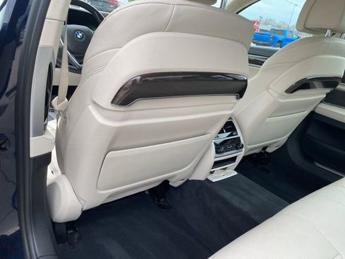 Used 2018 BMW 740i xDrive image 34